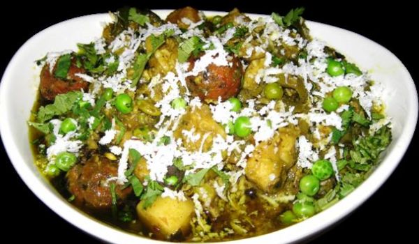 Arbi-Yam Oondhiya Recipe