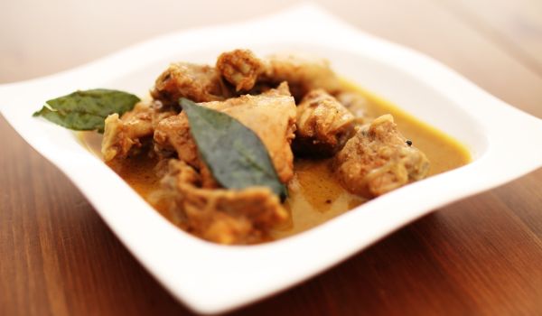 Chicken Varutharacha Curry