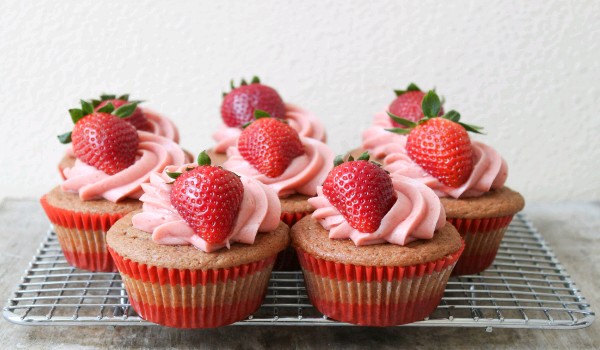 Strawberry Cup Cakes