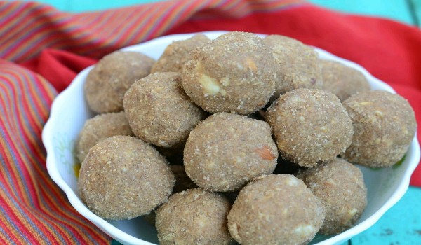 Wheat And Nut Laddoo Recipe